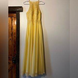 Women’s juniors Elegant Yellow Lace Dress Sz 2